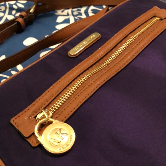 BRAND NEW. Michael Kors cross body purse - Picture 2 of 4